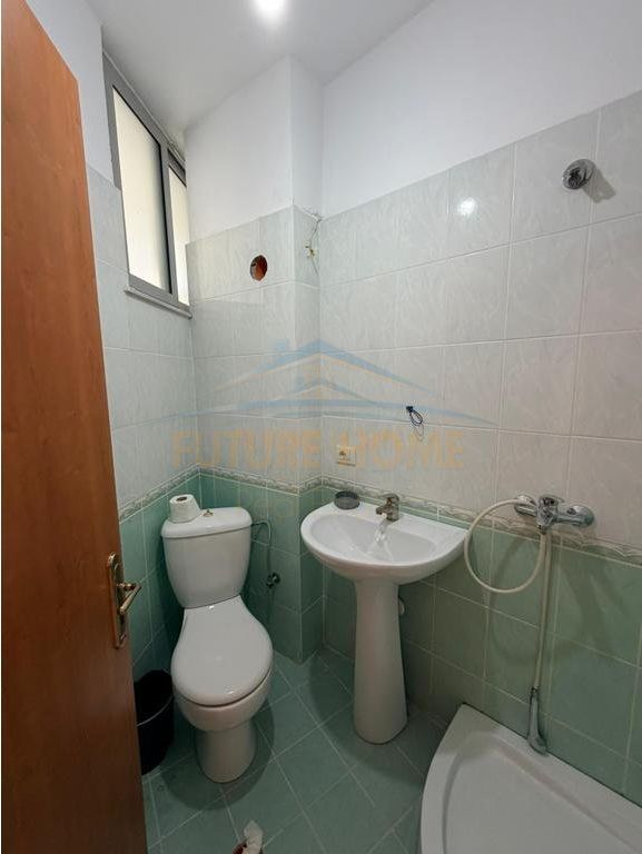 Shitet Apartament 2+1, Fresk