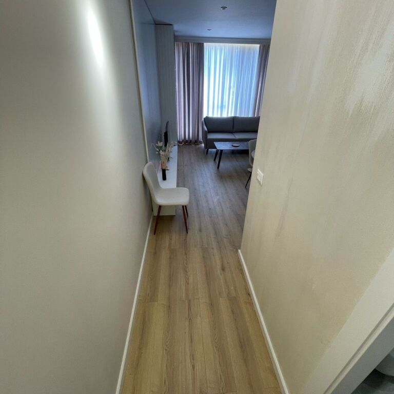 🏡 Apartament 1+1 + 🅿️me Qira – Bulevardi i Ri (Rr. Karl Gega) 📍