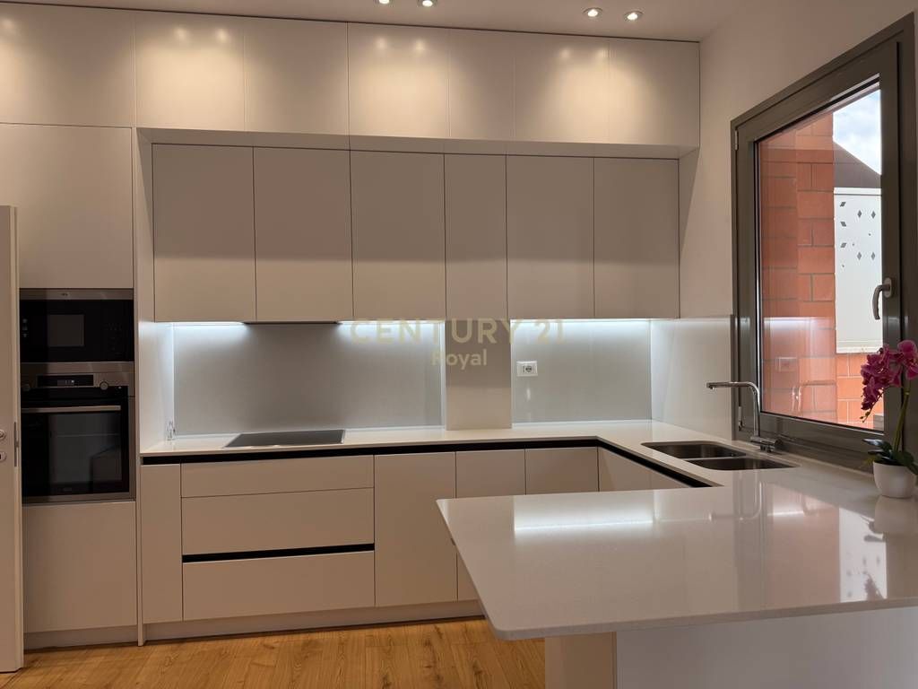 Jepet me qira apartament 2+1+2