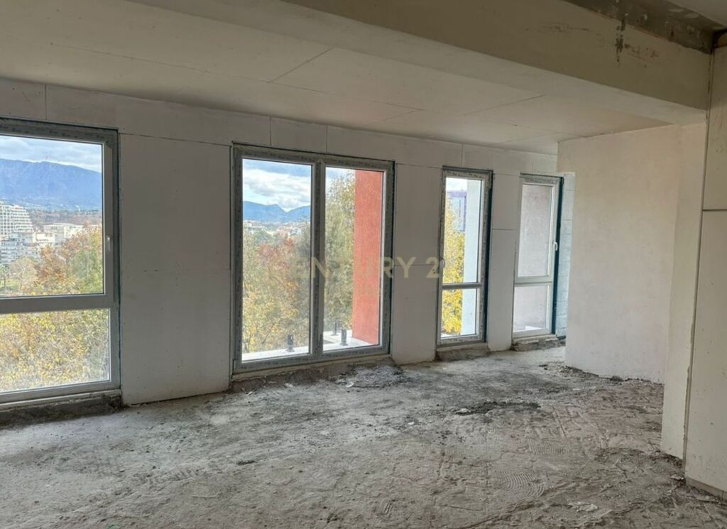 Godinë multifunksionale për qera