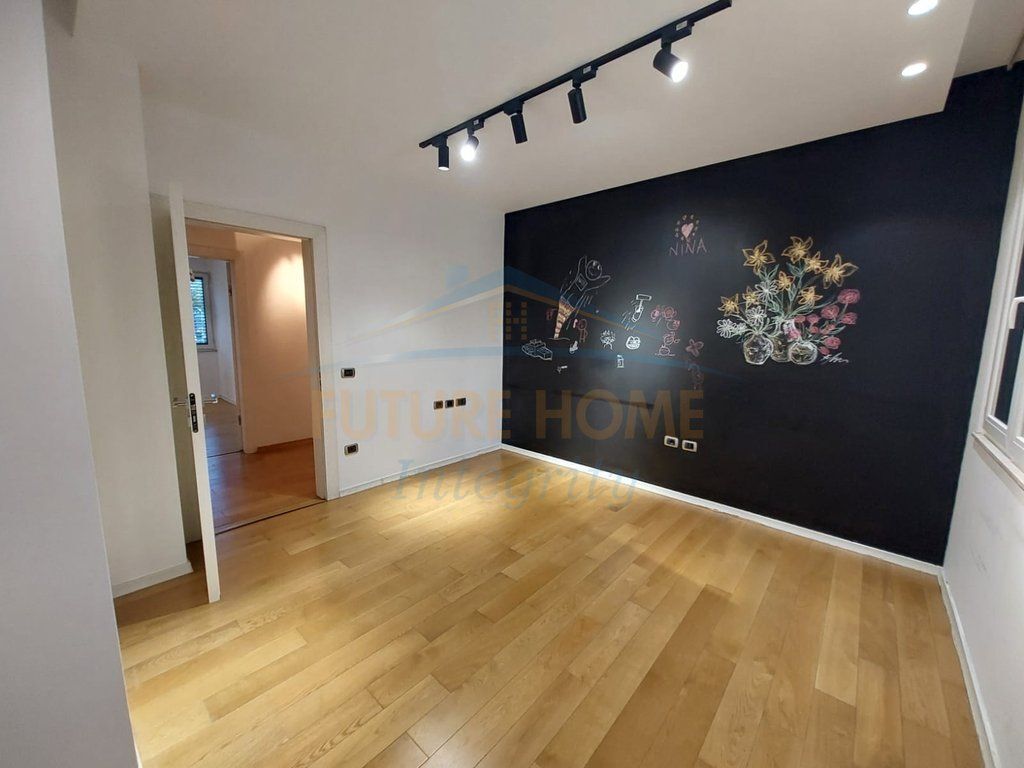 Qera, Apartament për Zyra, Blloku, Tiranë.