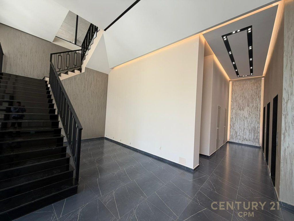 AMBIENT OPEN SPACE 110 M² ME QIRA – BUZË RRUGËS SË BARRIKADAVE!