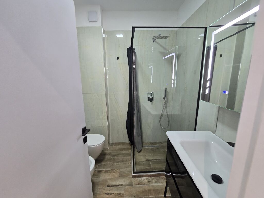 APARTAMENT 2+1+2+ POST PARKIMI | ME QIRA | LIQENI I FARKËS