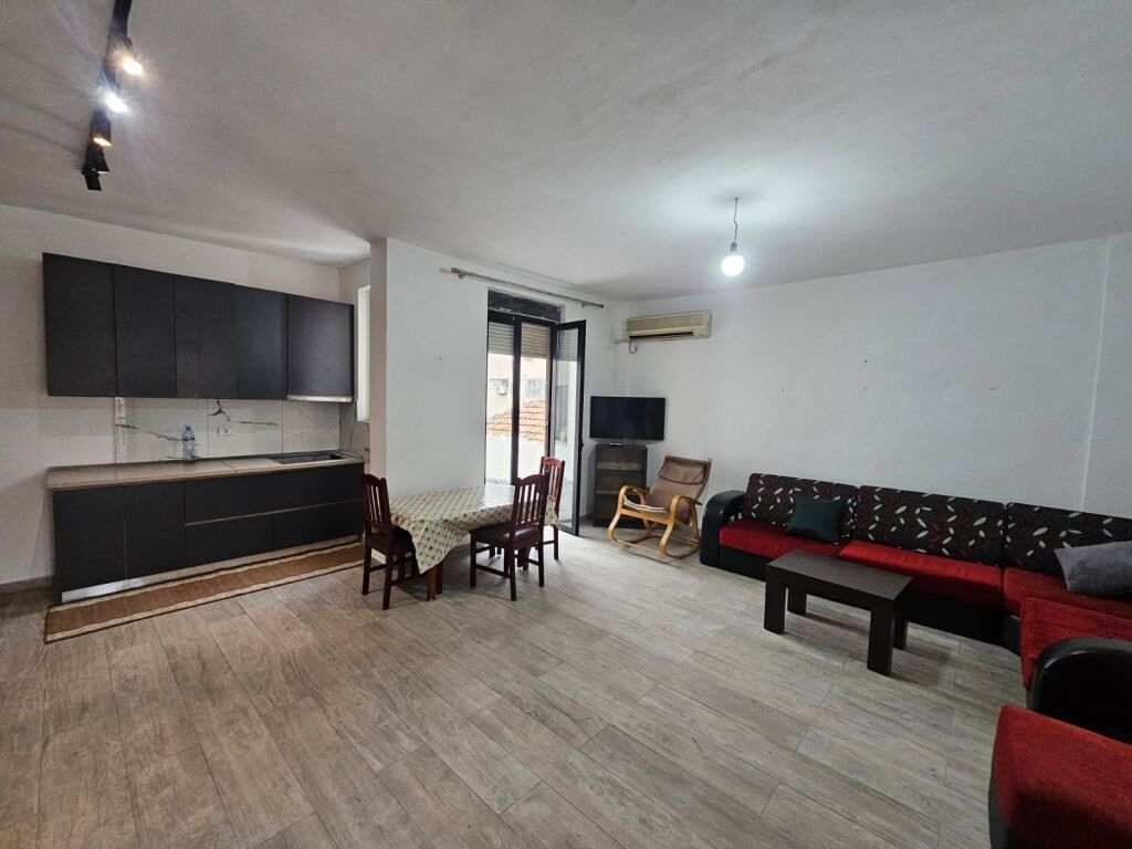 JEPET ME QERA APARTAMENT 2+1 + VERANDË PRANE KOPSHTIT IVINA