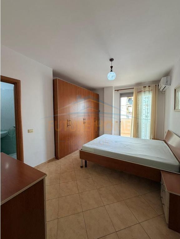 Shitet Apartament 2+1, Fresk