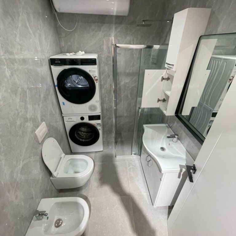 🏡 Apartament 1+1 + 🅿️me Qira – Bulevardi i Ri (Rr. Karl Gega) 📍