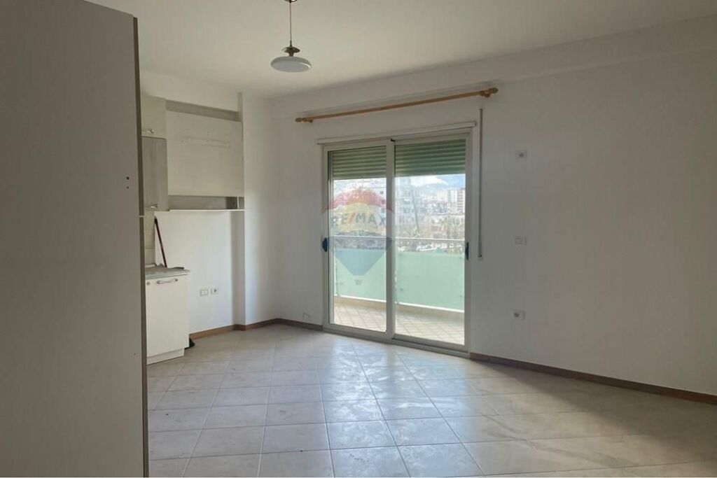 🏡 Apartament 3+1 me Qira – Pranë Parkut Aulona, Vlorë