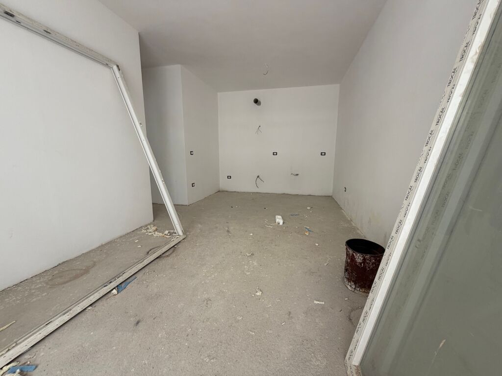 Shesim Apartament 2+1 me Verandë, Univers City, QTU