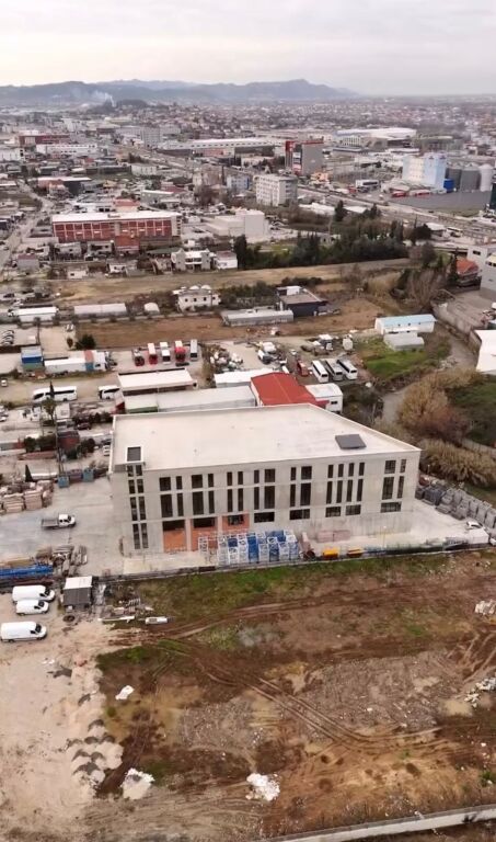 VENDESI CAPANNONE INDUSTRIALE IN AFFITTO 4600M2 FUSHE MEZEZ