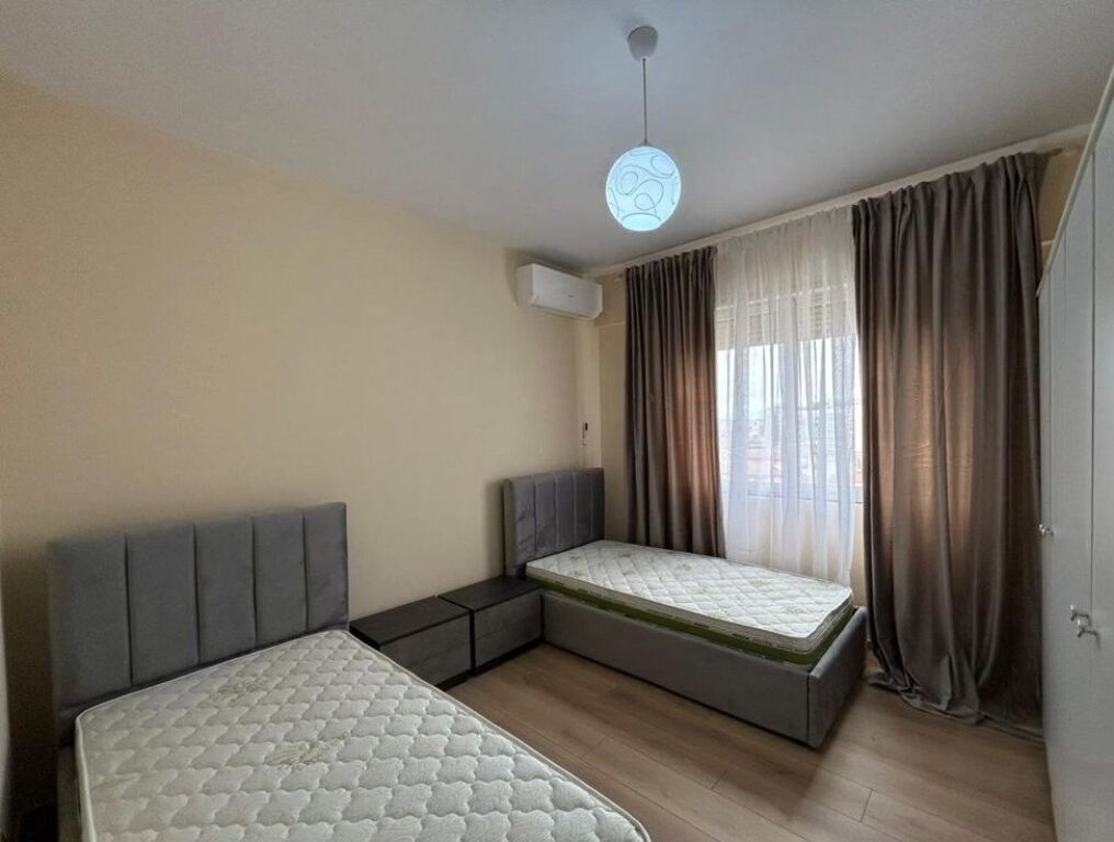 APARTAMENT 1+1 ME QERA PËRBALLË DELIJORGJIT.