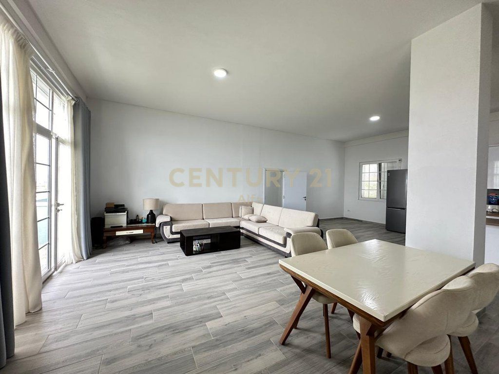 PENTHOUSE MODERN ME QIRA NË PASKUQAN!