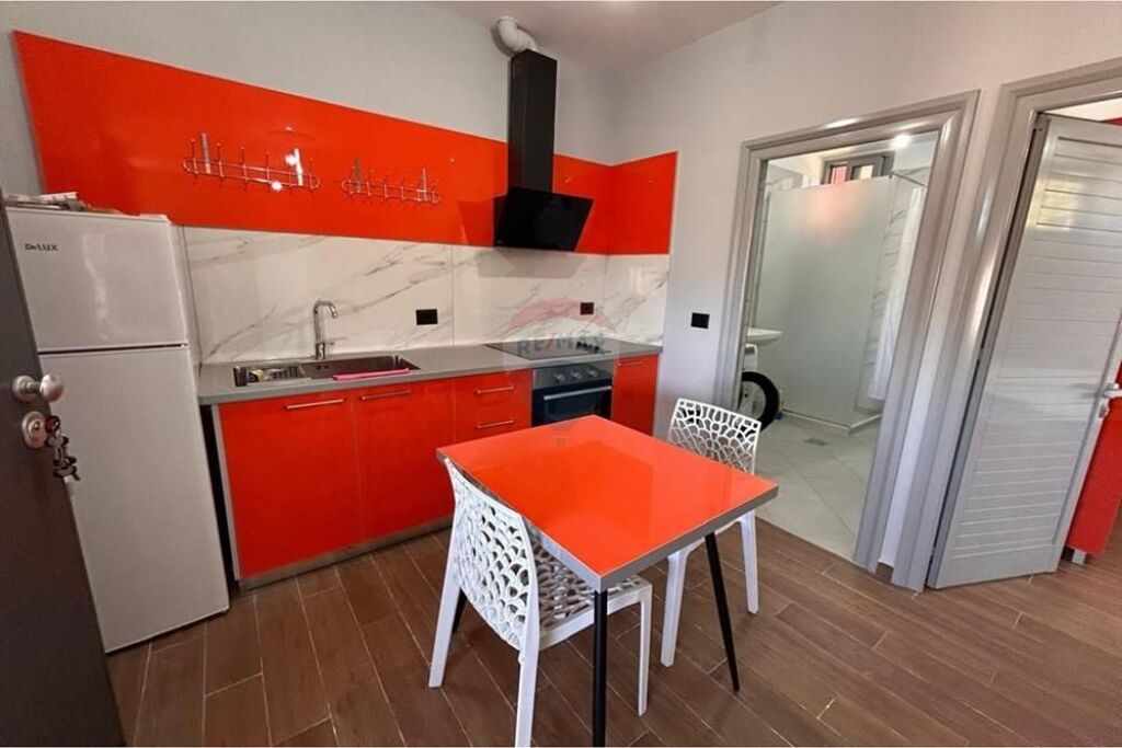 🏡 Apartament 1+1 me Qira – Rruga Reshat Osmani, Vlorë