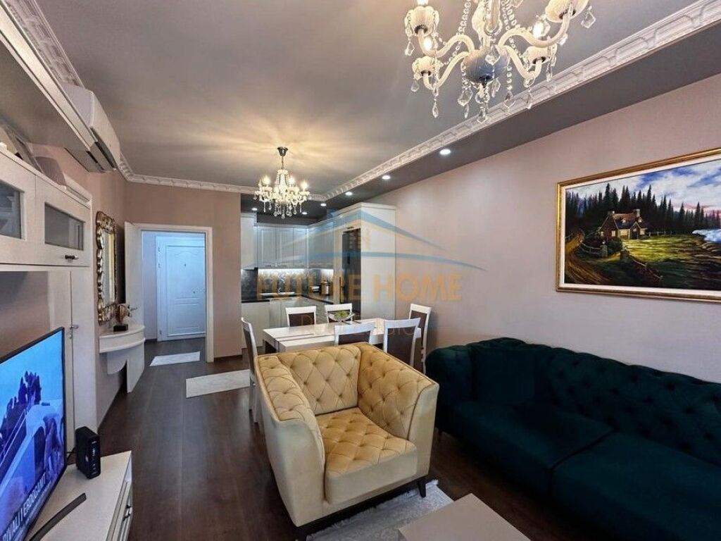 Shitet, Apartament 3+1+2 ,Unaza e Re ,Tiranë