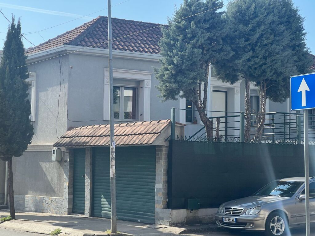 VILË 2 KATËSHE PËR QERA - RR. RIZA CEROVA