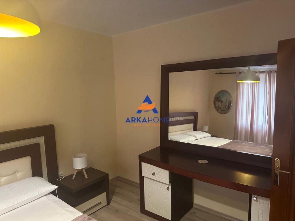 APARTAMENT ME QERA 3+1+BALLKON "SHESHI WILLSON" 100.000 LEKE