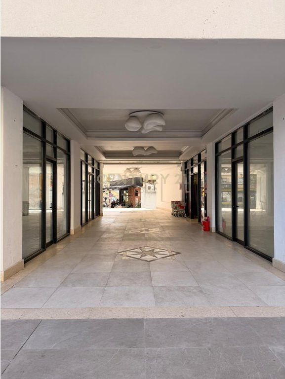 Shitet Njesi Biznesi shume prane Sheshit Skënderbej (Qendër), Rruga Mine Peza - 211,200€ | 38.4 m²