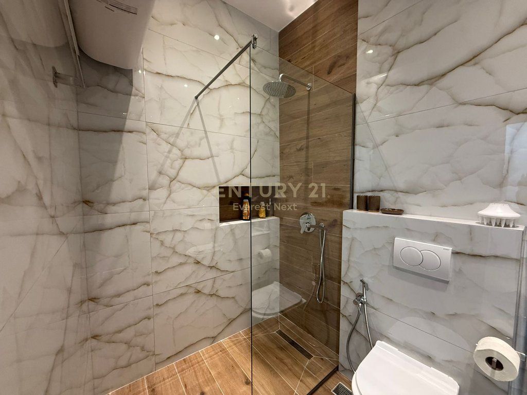 Jepet me Qira Apartament 1+1 prane Petroninit 600 € /Muaj