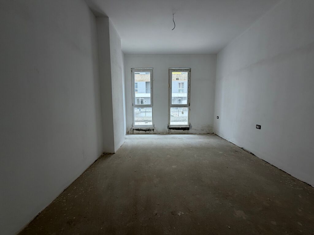 Shesim Apartament 2+1 me Verandë, Univers City, QTU