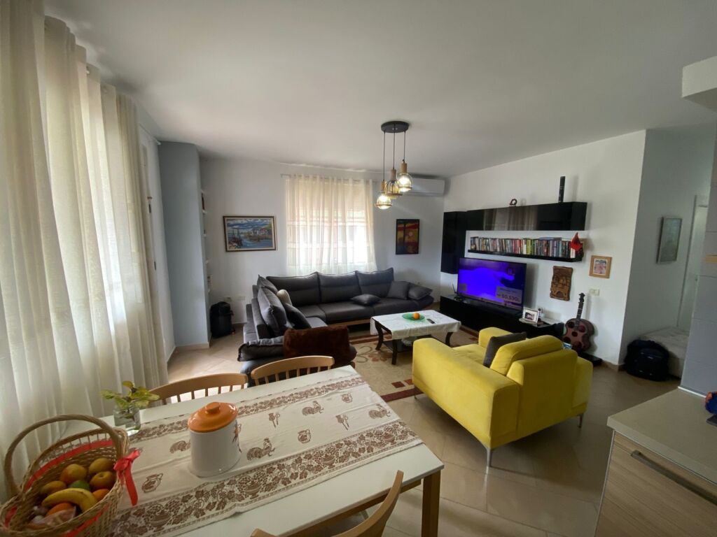 Apartament 2+1 + 3 ballkone te Eleonora