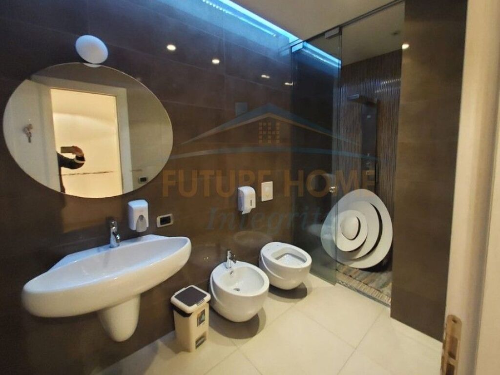 Affitto, Appartamento per Uffici, Blloku, Tirana.