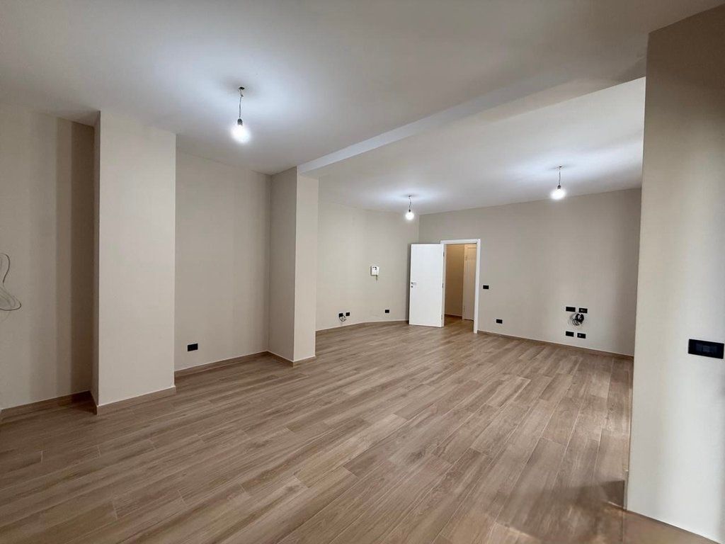 UFFICIO IN AFFITTO 138 M2 A GARDA, 4 AMBIENTI + POSTO AUTO !