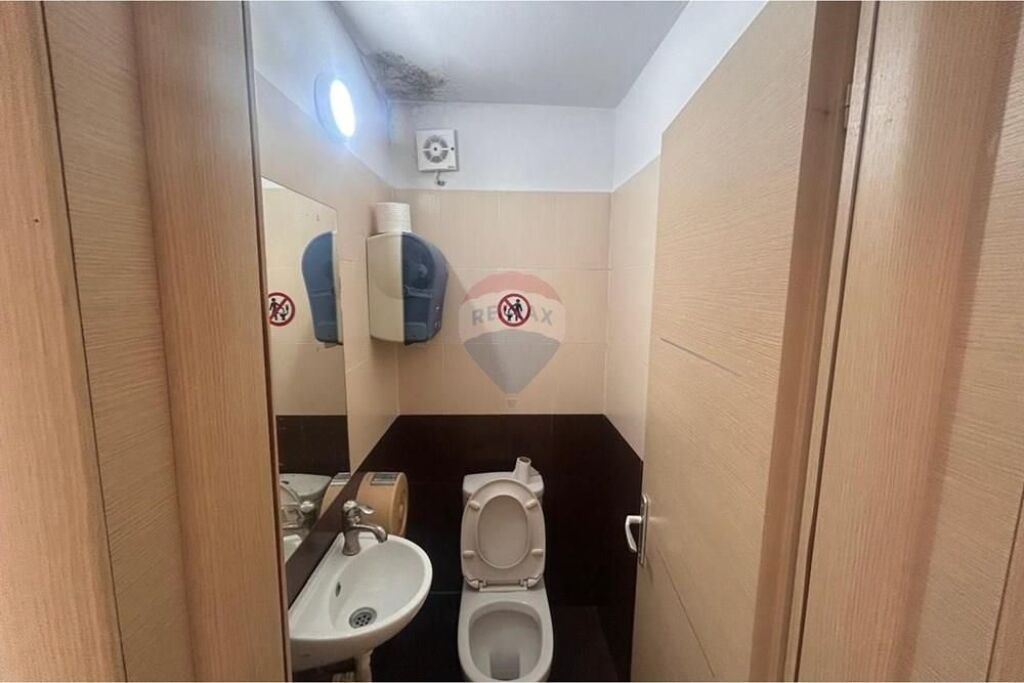 🏪 DYQAN PËR SHITJE – SHESHI ISA BOLETINI, VLORË