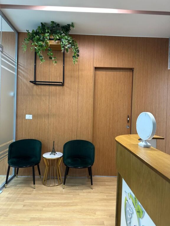 KLINIKE DENTARE ME QIRA_PERBALLE DELIJORGJIT_BULEVARDI BAJRAM CURRI