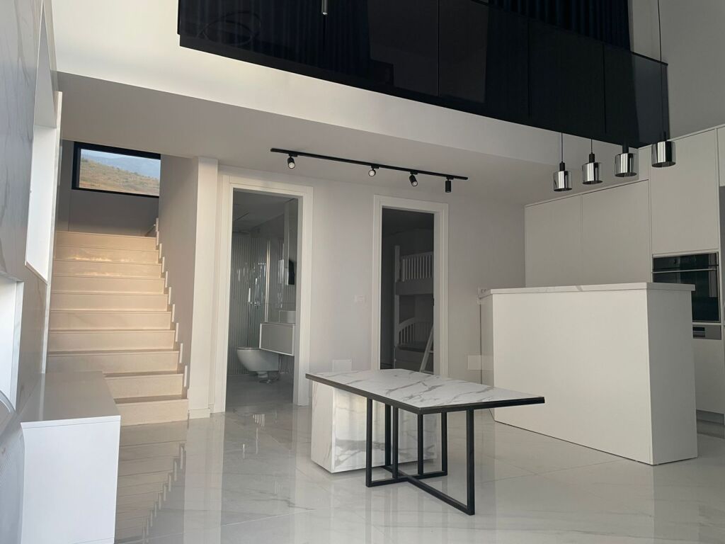 🌊 DUPLEX LUKSOZ PËR SHITJE – RADHIMË, JONUFER (VLORË)