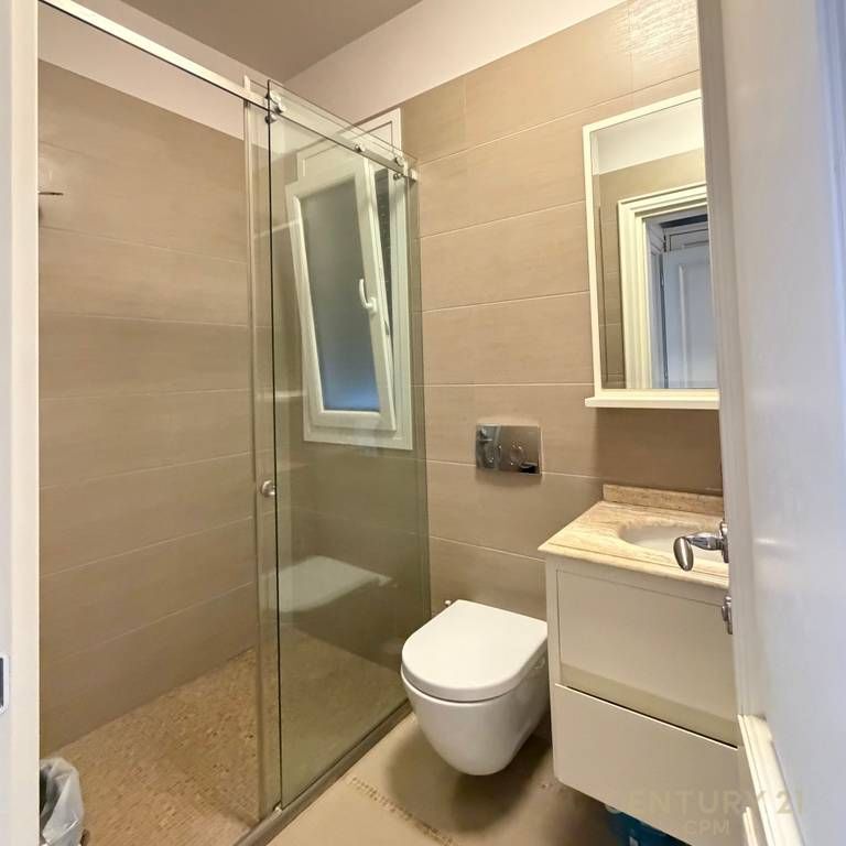 Apartament 2+1 me oborr për shitje në Gjirin e Lalezit!