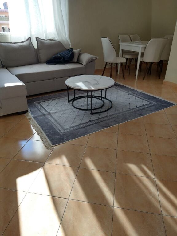 Jepet me Qera Apartament 2+1 tek Kazazi Durres