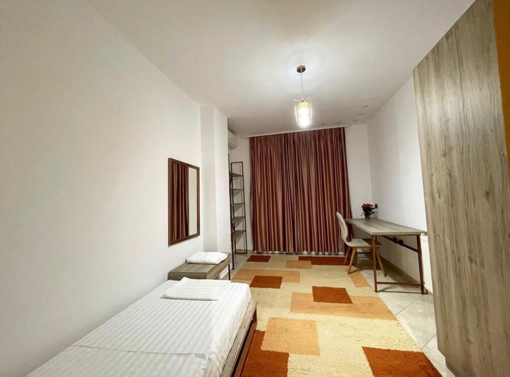 Apartament 3+1+Parking per qira tek Komuna e Parisit.