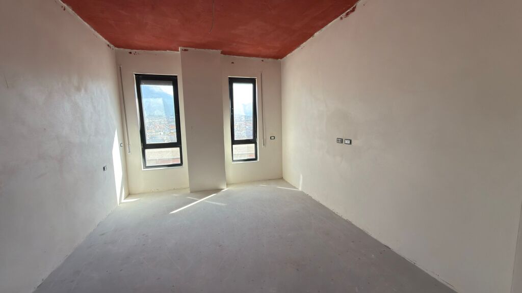 5 MAJI APARTAMENT 2+1 PER SHITJE!