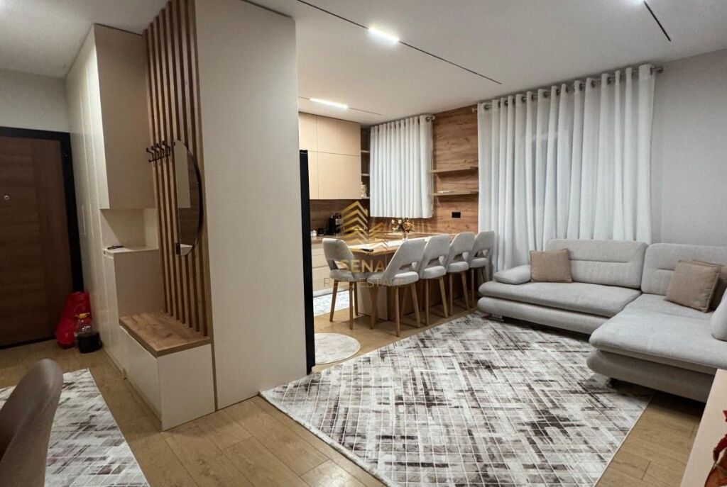 Affitto, Appartamento 2+1+balcone, Via Dibra – Scuola Unita, 700 Euro/Mese