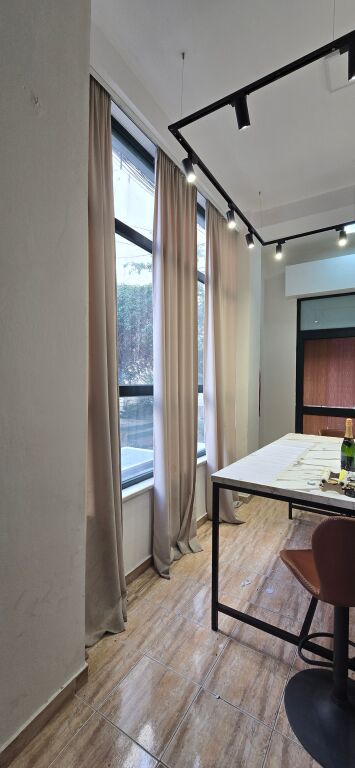 Ambient Komercial për Shitje – Rruga Naim Frashëri