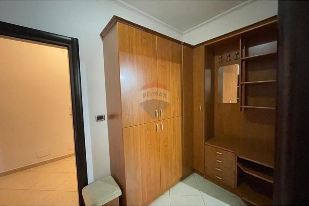 🏡 APPARTAMENTO 4+1 IN AFFITTO – CENTRO, VLORA
