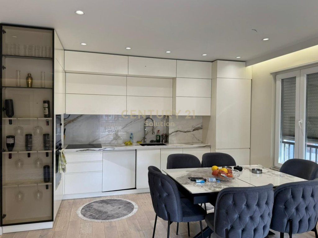 APARTMENT FOR SALE AT VILA L !