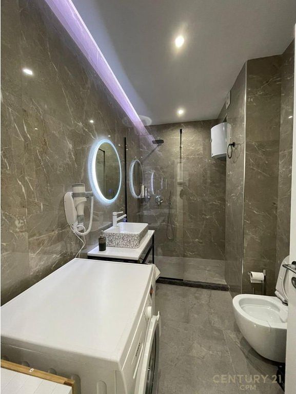 Appartamento con 1 camera da letto e 1 bagno in affitto vicino alla stazione ferroviaria!