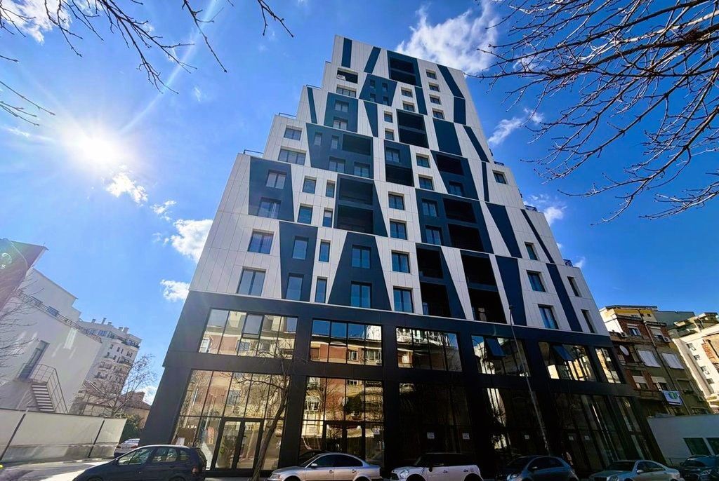 AMBIENT 110 METRA OPEN SPACE BUZE RRUGES BARRIKADAVE PER QIRA!