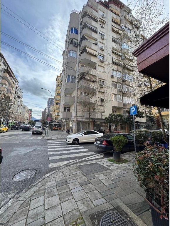 📦 Magazzino in affitto presso il Comune di Parigi, Tirana