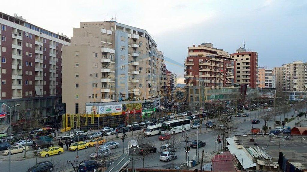 In vendita, Unità commerciale, Nuovo Anello