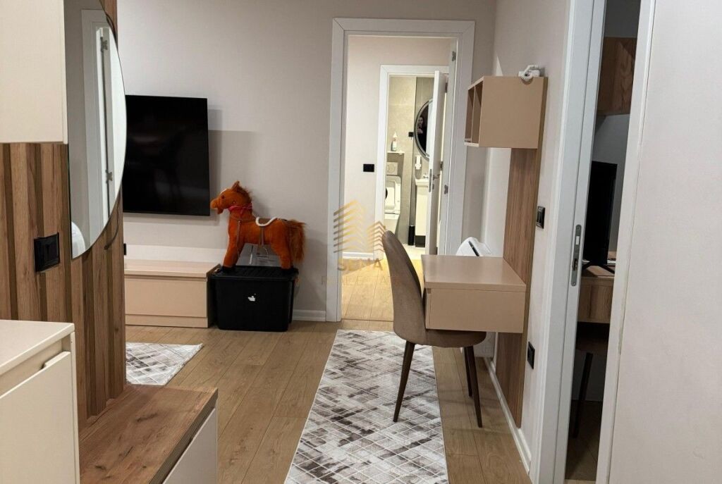 Affitto, Appartamento 2+1+balcone, Via Dibra – Scuola Unita, 700 Euro/Mese