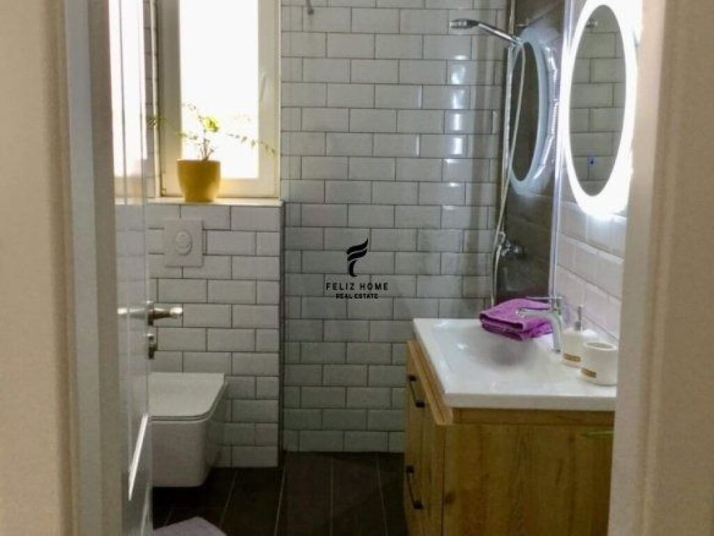 APARTAMENT ME QERA 1+1 STACIONI I TRENIT 50.000 LEKE FH-67107