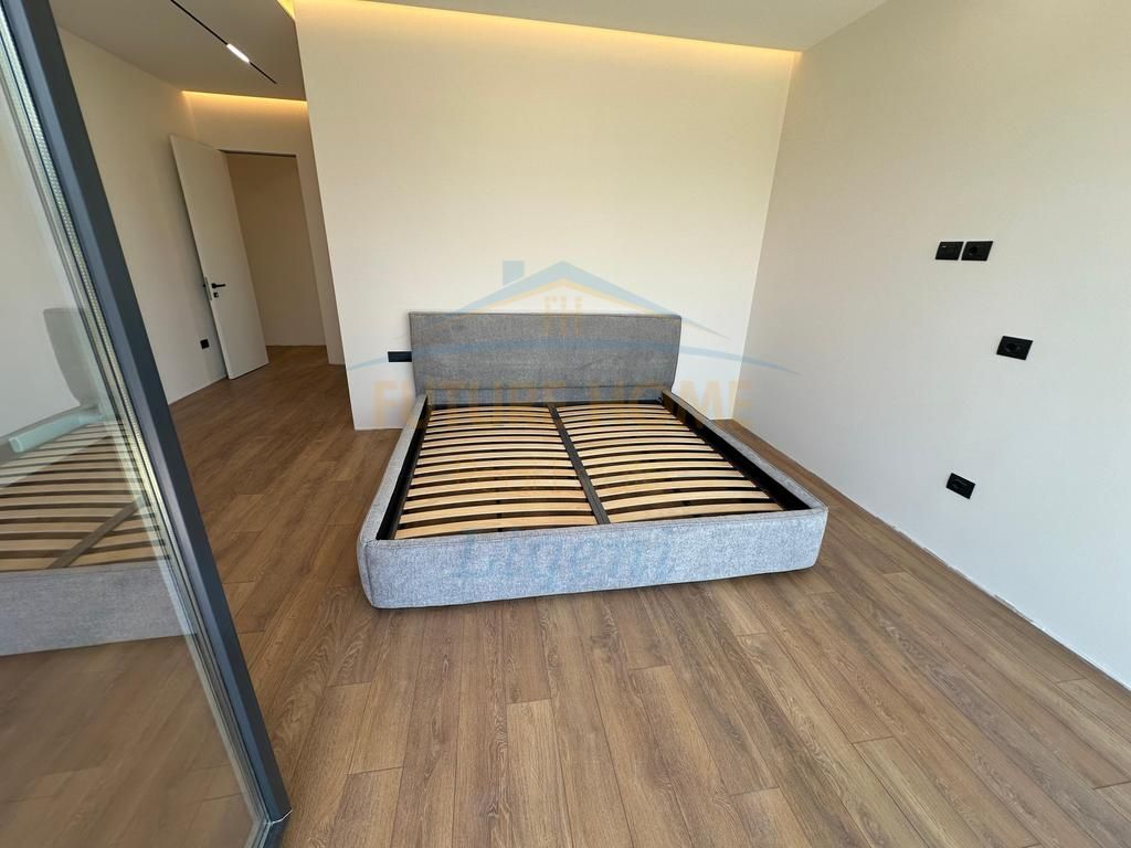 Shitet vile, Vilat Forest, Liqeni i Thate Tirane