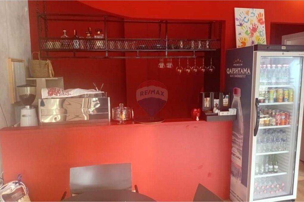 Shitet Biznesi tek Komuna e Parisit