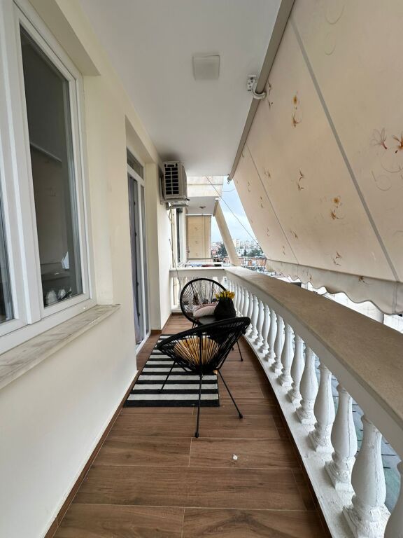 Appartamento 1+1+2Blk In Affitto Vicino al Mozaik di Tirana