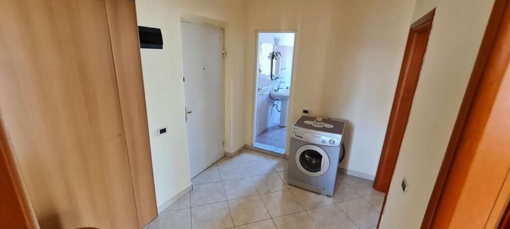 ✨ APARTAMENT 2+1 ME QERA – PAZARI I RI ✨