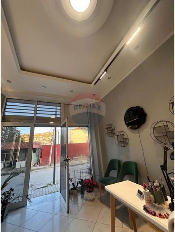 🏢 Dyqan për Shitje – Pranë Spitalit, Rruga Ali Demi, Vlorë