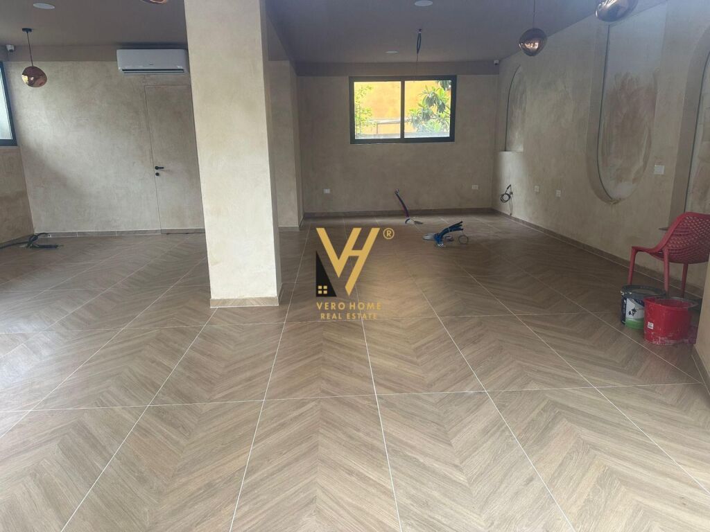 AFFITTASI NEGOZIO 100 M2 A SELITE 800 EURO