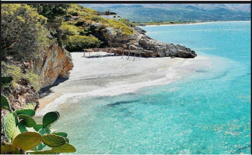 Tokë për Shitje në Qeparo 560,000 € Sip. Totale  2224m2