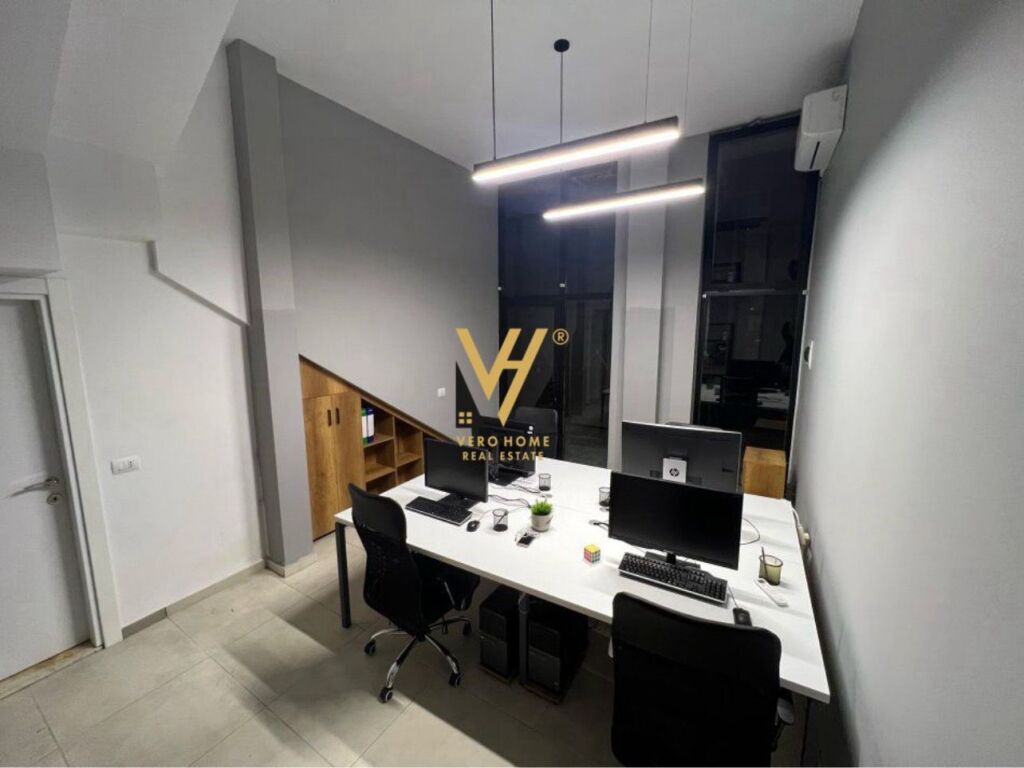 UFFICIO 25 M2 IN AFFITTO PRESSO KOMP.STAR, ISH PARKU 300 EURO